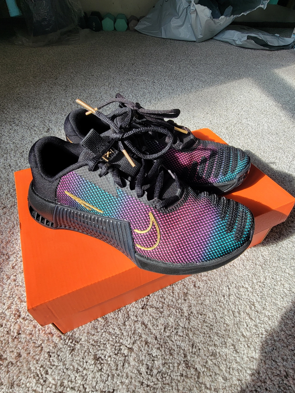 Nike Womens Metacon 9 PRM Black/Netallic Gold-Fireberry Size 6